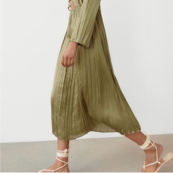 Center beaded Zara dress - Picture 3 of 8